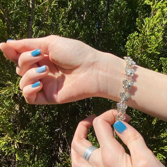 Vintage Rhinestone Butterfly Silver Tone Bracelet With Clasp & Heart - Picture 7 of 7